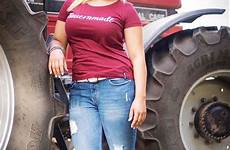 sexy farm country girl girls women hot trucks redneck jeans big cowgirl tractors farmer thick trucker ladies tracteurs farmall cowgirls