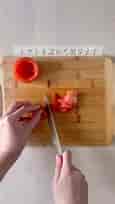 【三輝レシピ動画投稿▶️】🍅トマトのキムチーズ焼きペチュキムチ🌶️トマト🍅チーズ🧀パセリ🌿があればトースターを使って簡単に作れます。#三輝#レシピ#レシピ動画#韓国#キムチ#三輝ペチュキムチ