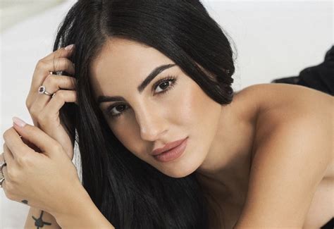 ©unica pagina ufficiale �© info booking e serate: Giulia De Lellis derubata a Capodanno: "Mi hanno portato ...