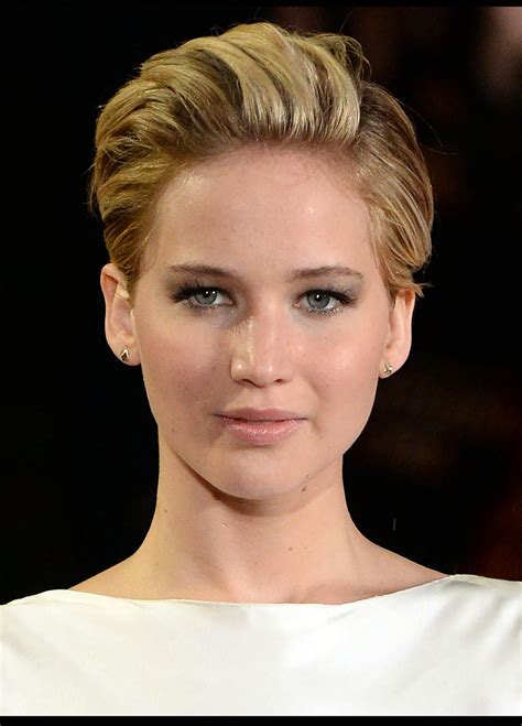 Jennifer's pixie cut shows off her confidence. La coupe courte, c'est pour moi ! | Short hair styles pixie, Short hair styles, Hair today