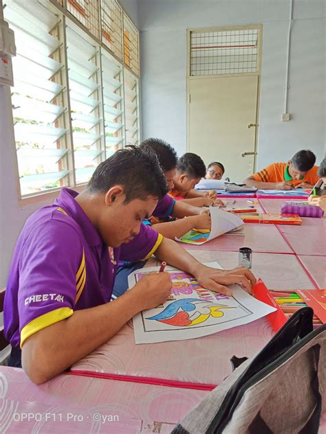 Saya mau di kelas saja pak, lebih enakan main di kelas. .KELAS PENDIDIKAN KHAS PEMBELAJARAN SMK MAMBAU: PROGRAM ...