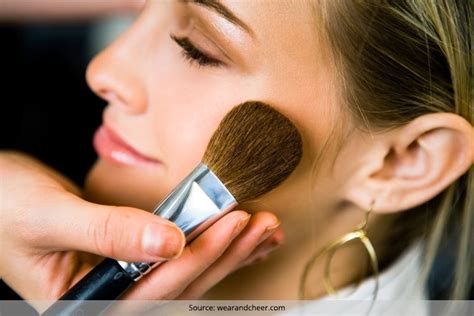 How to apply bronzer thicker lips, better cheekbones, and an angular jawline the rest of your makeup. A Cheat Sheet and Everything Else on How to Apply Bronzer!