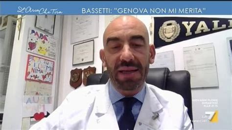 Según un experto italiano, el coronavirus se está debilitando y podría morir solo además, el profesor matteo bassetti, jefe de enfermedades infecciosas del hospital general de san. Covid, le parole Matteo Bassetti: "Seconda ondata importante"