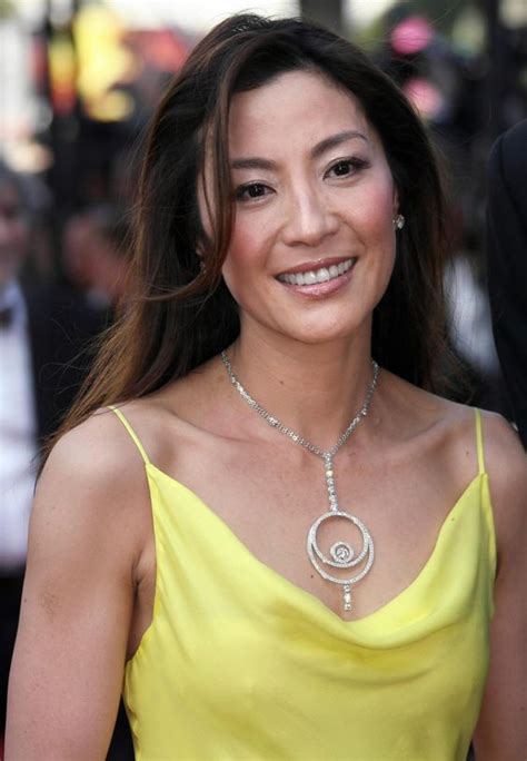 She is of han chinese (hokkien) descent, and spoke english and malay before. Tan Sri Dato' Michelle Yeoh - The Peak Malaysia