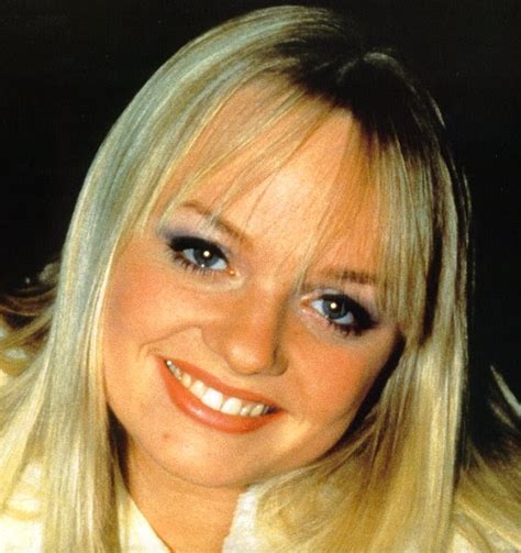 Je suis l'administrative de ce forum je suis fan d'emma bunton depuis 1996, en gros depuis les spice girls ! SPICE GIRLS FANS BLOG!: Emma Bunton 34 anos: Fotos de 1996 ...