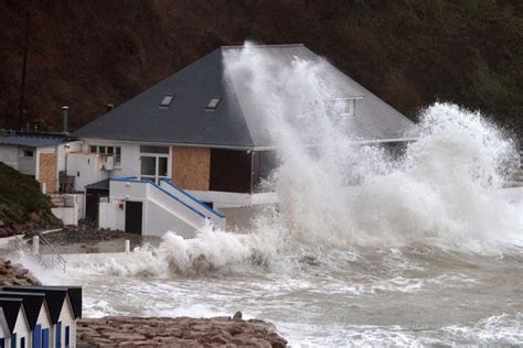 Attention aux orages ce jeudi 17 et vendredi 18 juin. La Manche toujours en vigilance jaune orages et vagues ...