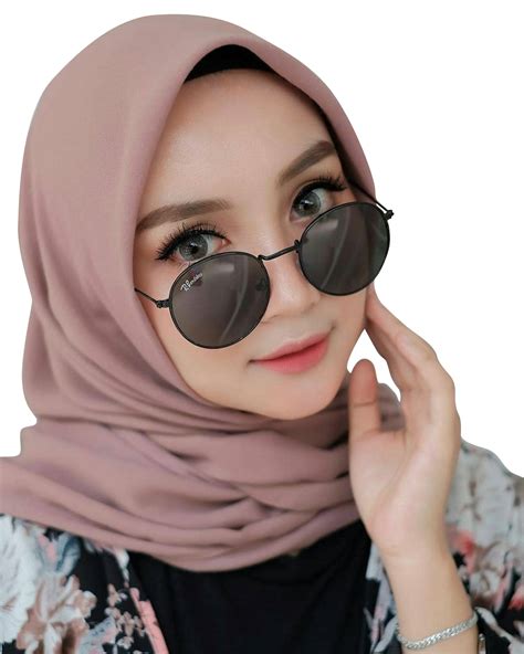 Foto 10 gaya hijab pakai topi yang kekinian ala nisa cookie. Gambar Mentahan Picsay Pro Wanita Berhijab - AZ Chords