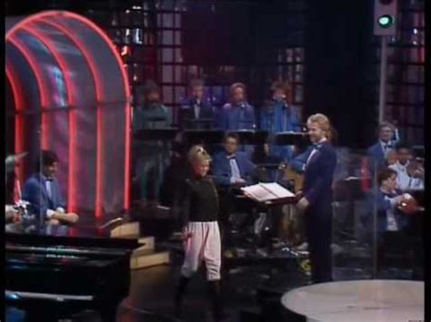 14 year old trine dyrholm performing danse i måneskin in the 1987 edition of dansk melodi grand prix, where she came 3rd, but the song became a hit as. Danse I Måneskin - Trine Dyrholm - Dansk Melodi Grand Prix ...