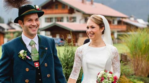 Er wohnt in schwalefeld im upland. Magdalena Neuner heiratet kirchlich | Stars