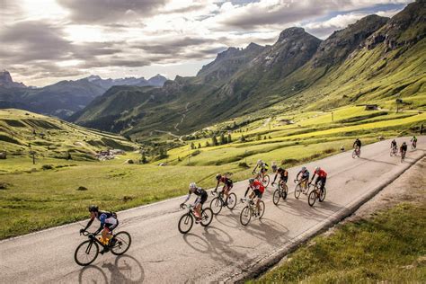 Thousands of cyclists take part at the non competitive bicycle race every. Maratona dles Dolomites | holimites.com