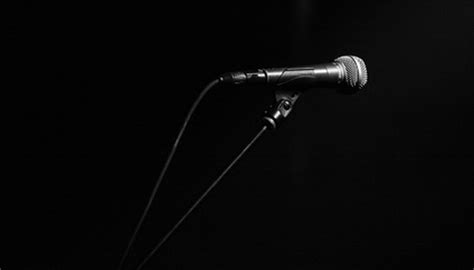 Seeing helpful examples of headlines and subheadings is one of the best ways to learn the magic. How to Write a Speech Critique Paper | Synonym