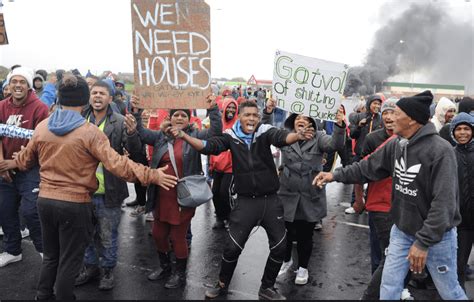 Focus on politics, military news and security alerts. Gatvol Capetonian Protest in Cape Town | Heart FM