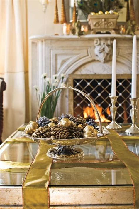 Christmas window decoration ideas with garlands, candles and displays. Natural Christmas Decorating Ideas For Kitchen Window Sills