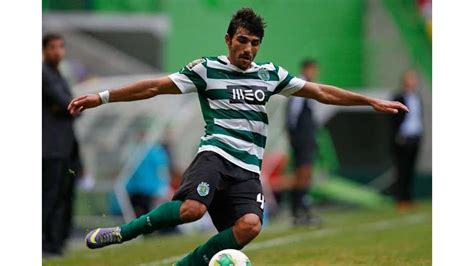 Paulinho (sporting braga) left footed shot from the centre of the box to the bottom right corner. Esgaio Sporting : Sporting Braga S Ricardo Esgaio Left And ...