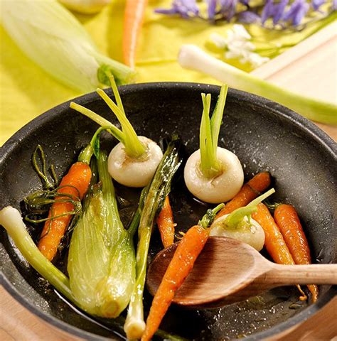 Add the cabbage and carrots in a very large mixing bowl, the larger the better. Recette Mini-légumes glacés - Plats, Accompagnements ...