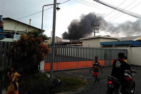 Terdapat emas antam, retro hingga ubs yang dijual pegadaian. Pabrik PT Pandaria Makmur Sidoarjo Terbakar - Suara Surabaya