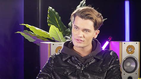 Deze week verscheen er een video online waarin je meerdere ex on the beach kandidaten, uit verschillende seizoenen, zag snuiven van een belachelijk lange coke lijn. Na kritiek op bilfoto: Koen Kardashian ruft op Shownieuws