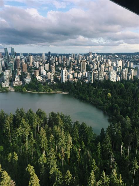 Stanley Park creeping up on Downtown : vancouver