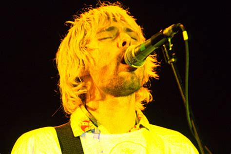 Kurt cobain (foreground) and krist novoselic live at the 1992 mtv video music awards. 25 Years Ago: Nirvana Played Their Legendary Set at ...