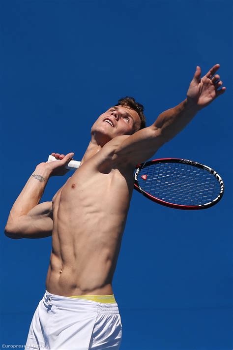 Marton fucsovics (born 8 february 1992) is a professional tennis player who competes internationally for hungary. Velvet - Blogok - A magyar teniszező póló nélkül edz ...