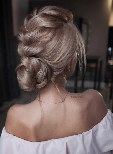 With age, your style changes and you start to love other hairdos. Elegant Hairstyles for Long Hair - ClassyStylee