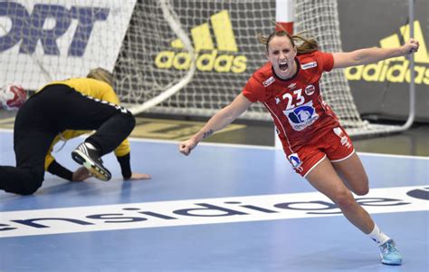 May 29, 2021 · norge tok ut keeper og jaktet en utligning, men det ble med den ene reduseringen. Camilla Herrem: - Jeg gleder meg veldig - Håndball-VM ...