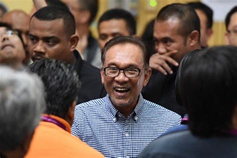 Anwar dakwa persembah dokumen sahih, tetapi istana kuala lumpur: Malaysia drops sex assault probe of PM-in-waiting Anwar ...