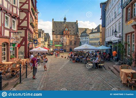 Alrededor de él fue creciendo poco a poco la ciudad, hasta. El Castillo De Marburgo, Hesse, Alemania Foto de archivo ...