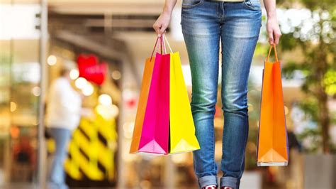 Shopaholics: Here's 5 Ways To Cure Your Shopping Addiction