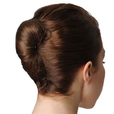 Plus, it is one of the ideal french twist updos for the girls who are always on the go. 45 Cute & Easy Updos For Short Hair (2020 Guide)