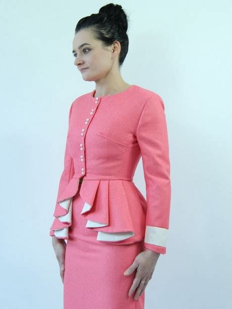 Les belles pièces à shopper de jemestyle pour mettre à jour votre dressing sont là.video vêtements. Modele de tailleur jupe pour femme