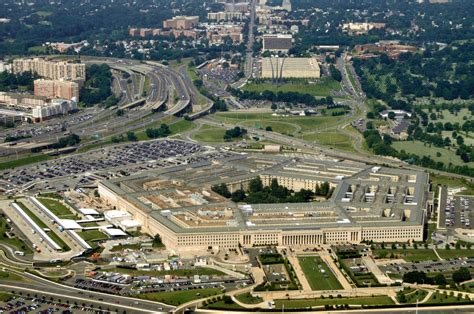 Learn more about the pentagon, located in washington, dc on militarybases.com. Pentagon in Washington - Fünfeckiger Sitz des ...