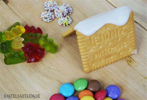 Sie werden manchmal bei hochzeiten wegen ihrer weißen farbe serviert. Basteln mit Kindern- Butterkeks Haus selber machen