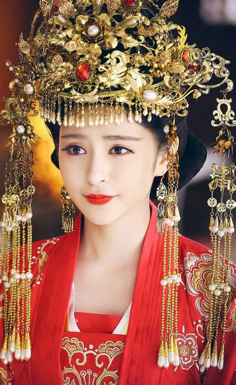Faye wang breaks a rules a little with a backdrop of furniture, but the walls are still white, so let it pass… first momo wu 吴莫愁, the 20 year old voice of china runner up released her debut mv right now 就现在. Cố Luân Chiêu Kì công chúa | Nữ thần, Cô dâu, Diễn viên
