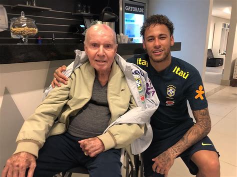 Mario zagallo ist ein ehemaliger fußballspieler aus brezilya. Neymar agradece Zagallo com encontro na Granja Comary ...