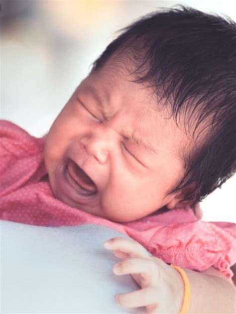 Mereka akan terbangun dengan sendirinya semasa tidur di elakkan memberikan rangsangan yang berlebihan ketika menyusukan bayi di waktu malam dan ketika menukar lampin apabila bayi dalam waktu tidur. Kenapa Bayi Kerap Menangis Menjelang Maghrib? - kumparan.com