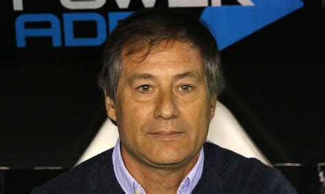 Ex director técnico argentino de hockey y actual entrenador de fútbol. Ariel Holan es el nuevo entrenador de Independiente