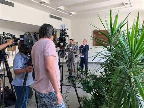 Tvoria sa aj u ľudí bez klinických z medicínskeho hľadiska je dôležité po odporúčanom časovom období test opakovať, aby odborníci videli či sa prítomnosť protilátok v organizme mení. Společný test na chřipku a covid-19 | prof. MUDr. Tomáš Zima, DrSc.