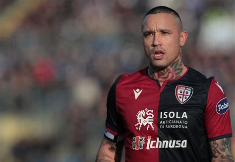 It remains to be seen if nainggolan would accept this arrangement, but it would give him a better chance of finishing his career with the rossoblu. Cagliari, Nainggolan sogno concreto: come cambierebbero i ...