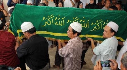 Apakah ada tanda sebelum kematian ustadz ahmad turmuzi lc. 6 Pertanda pada Tubuh Anda saat 100 Hari Sebelum Kematian ...