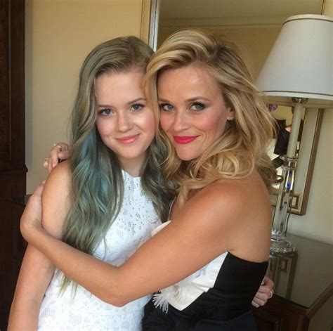 She could very easily pass as being ava's sibling, instead of her mother! Reese Witherspoon and Her Daughter, Ava Phillippe, Look ...
