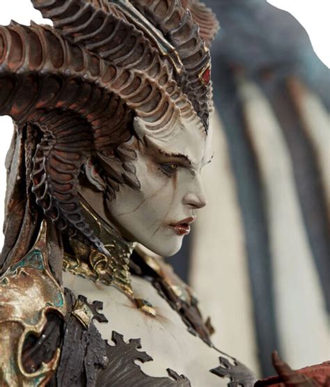 She likes long walks on the beach and slaughter. Craquage : Statuette Lilith de Diablo 4 - Couple of Pixels