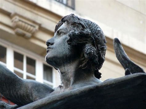 Travailler le bronze de ses mains, le façonner, lui donner des formes et une âme, c'est le quotidien de franck evennou. Le Poète chevauchant Pégase - Paris (75009) | E-monumen