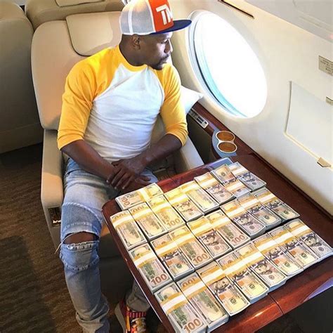 How floyd mayweather became rich, wealthy, earn money and became a millionaire. Floyd Mayweather Flaunts Stacks Of Money On His Private ...