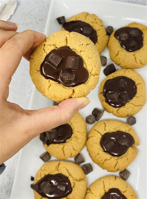 Easy to make peanut butter cookies that are actually healthy! CHOCOLATE NUTTER BUTTER HOLIDAY THUMB PRINTS - Nutrition by Sam