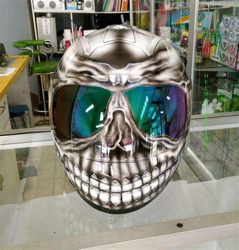 How do you paint a motorcycle helmet? Motorcycle Skull Helmets | Motorcycle painting, Helmet ...