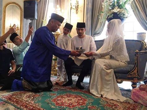 He was the malaysian minister of the federal territories from 2013 to may 2018. Foto Sekitar Majlis Akad Nikah Juliana Evans Dan Tengku ...