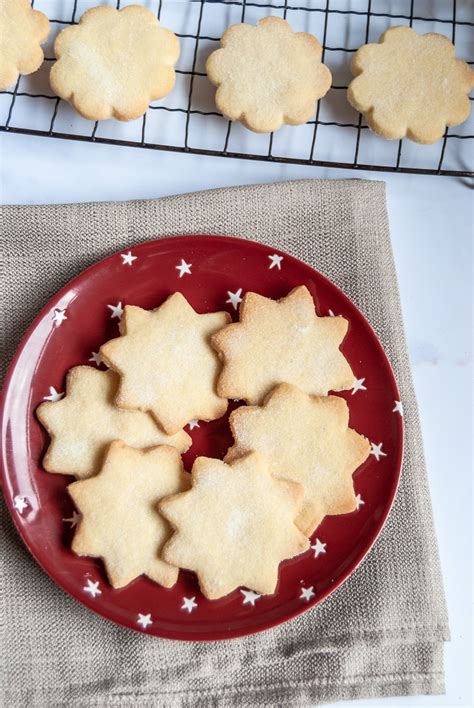 Shortbread cookies can be placed in an airtight container and stored in the freezer for up to twelve months. Shortbread Cookies Without Cornstarch : How To Make ...