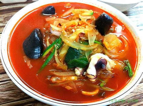 Variants of the dish use seafood, or other meats. Amazing Korean-Chinese Seafood Jjamppong! (With images ...