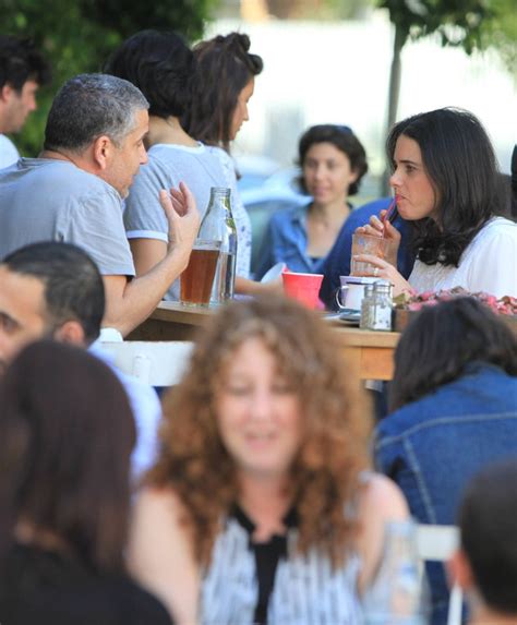 מנהיגת המחאה החברתית נגד המסתננים בדרום תל אביב, שפי פז, יצאה היום (חמישי) באופן תקיף ביותר נגד המסתננים. איילת שקד וינון מגל בזמן איכות